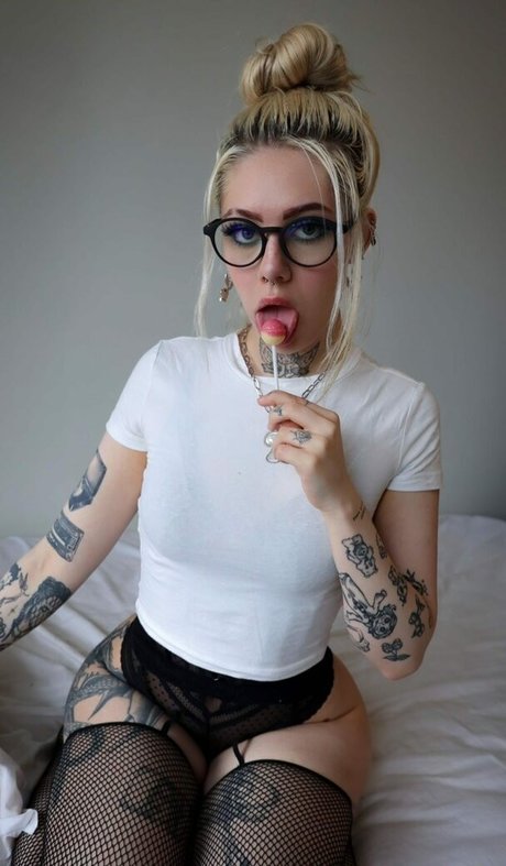 skylergrace model nude picture