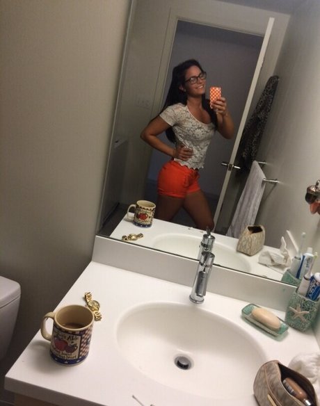 Shayna Foappiano nice actress images