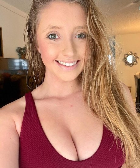 Hannah Louise best model image