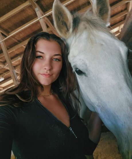 ImSavageDoe free model picture