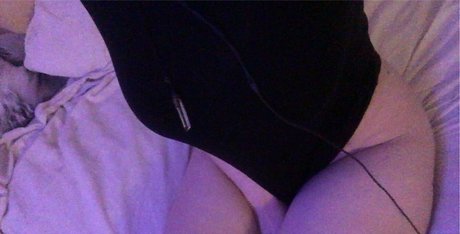 Aliendaddyo model hot image