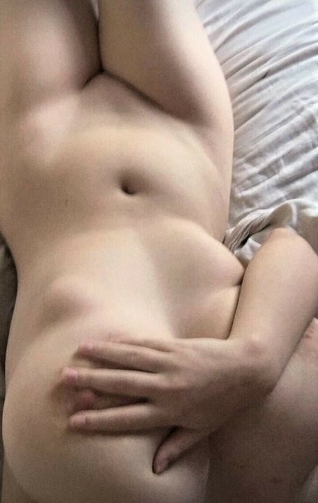 Aliendaddyo pretty actress image