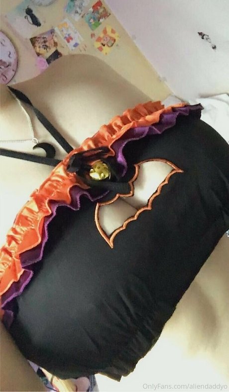 Aliendaddyo star sexy picture