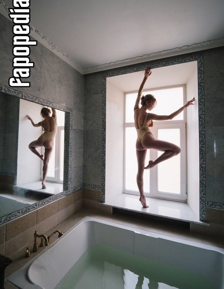 aemillin nudes pornstar img