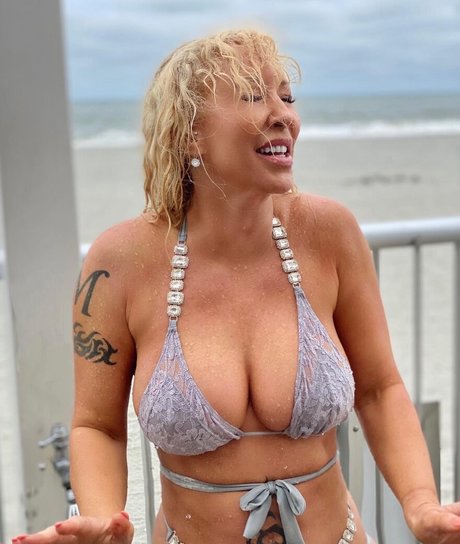 MelissaLee art star pics