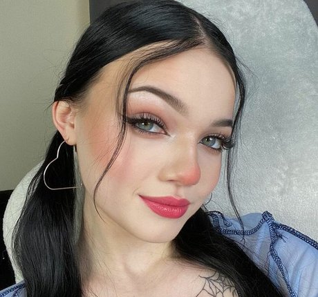 Stussy Montana pornstar adult img