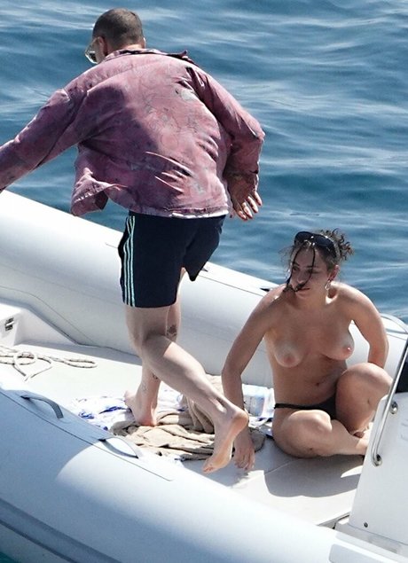 Charlie XCX xxx model pic