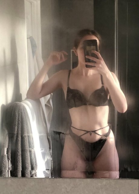 Lilywatson25 nudes model picture