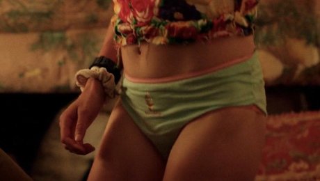 Alexi Pappas hot actress img