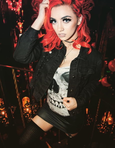 Gigi Dolin naked model pics