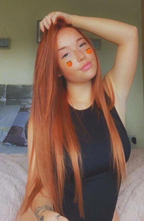 Karina Williamson nude model pic