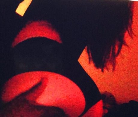 Ellz bellz__ pretty model picture