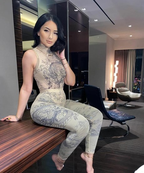 FeetByJo free model pics