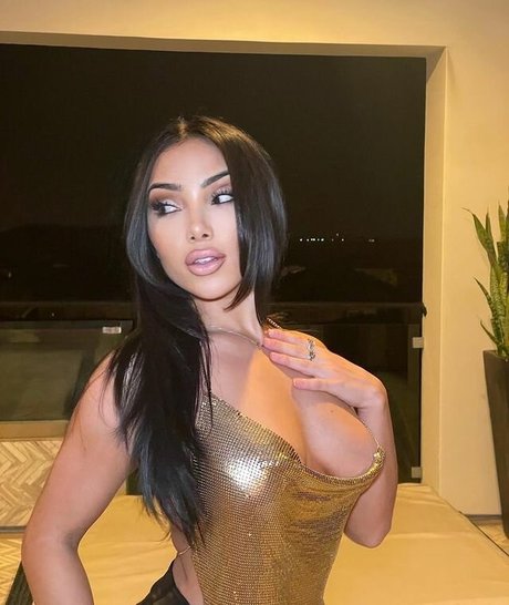 Raquel Symons model adult img