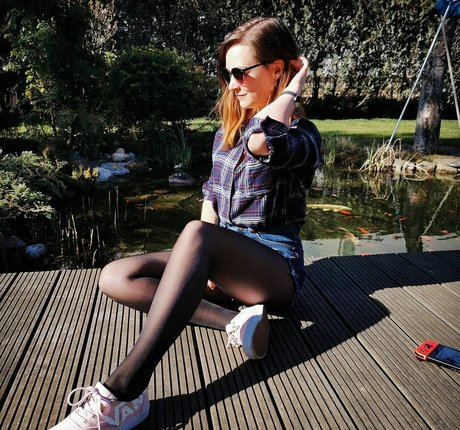 rainbowf0x naked model images