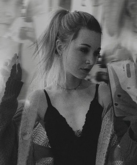 rainbowf0x pornographic star img