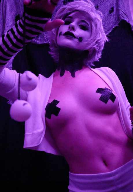 Medusadreams naked model img