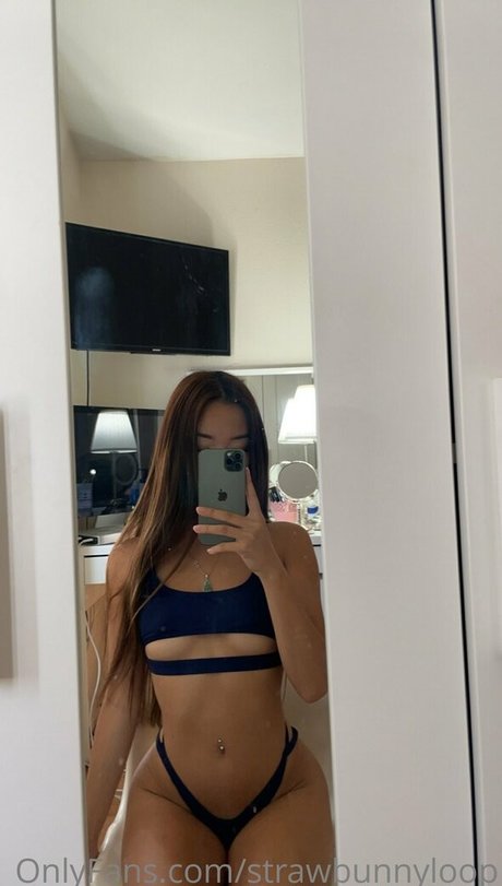 Lily Luen model hot photos