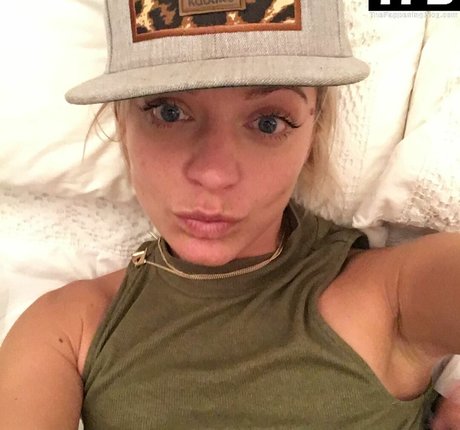 Claire Hutchings star top galleries