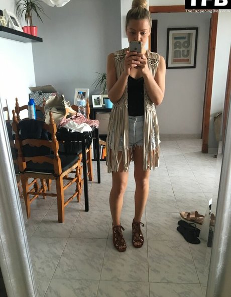 mirror selfie onlyfans porno pictures