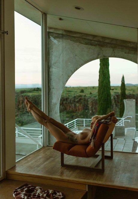 Marilyn Milk erotic model images