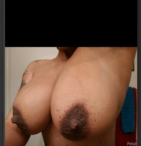 female popular onlyfans naked image