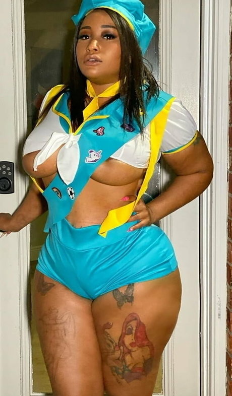 MsNikiarenee star nude img