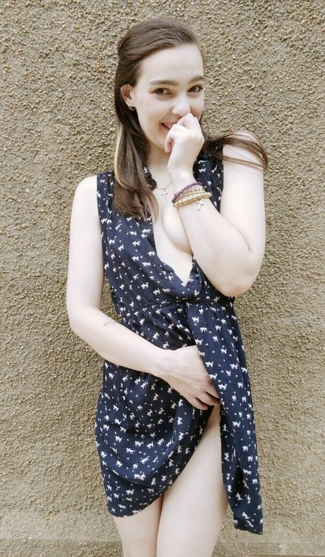 Chelsea Glitter nude model img