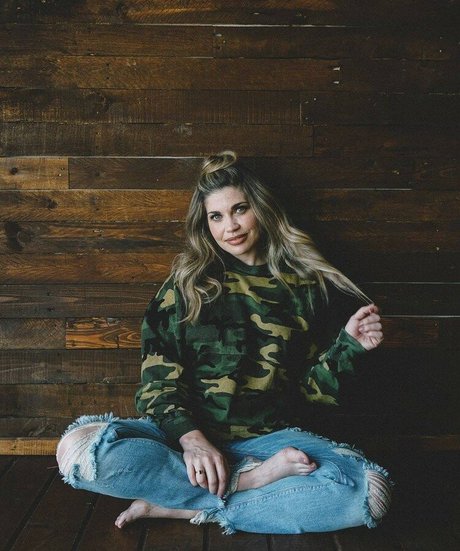 Danielle Fishel art model image