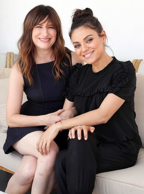 Kathryn Hahn sexy model image