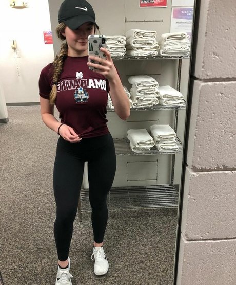 Madi ASMR model nude pics