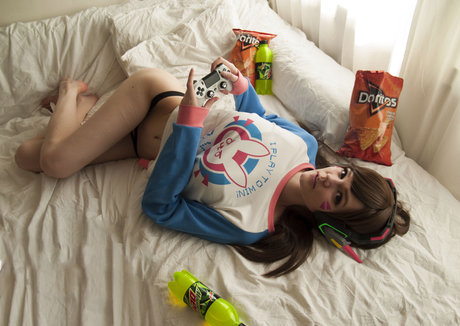 Geckuh naked model photos