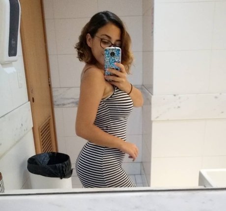 Karinny star beautiful picture