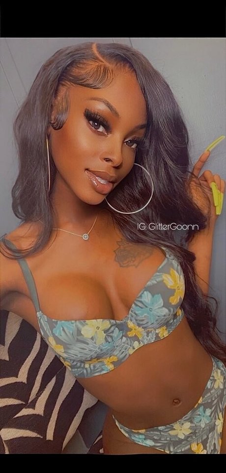 flat chested onlyfans sexy naked picture