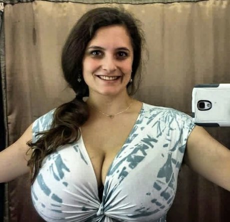 Avery Millah beautiful actress pictures