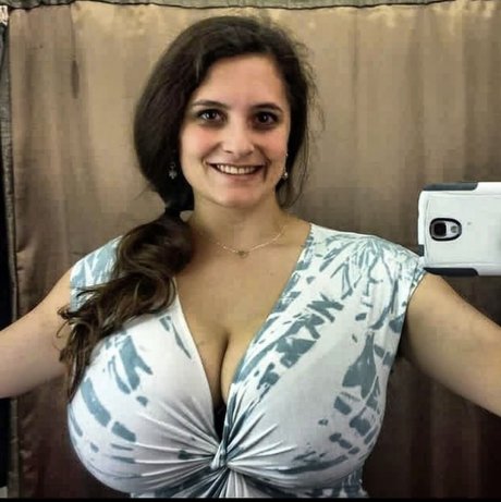 Avery Millah pornstar sexy image