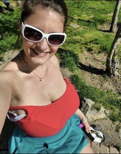 Avery Millah pornstar pretty archive