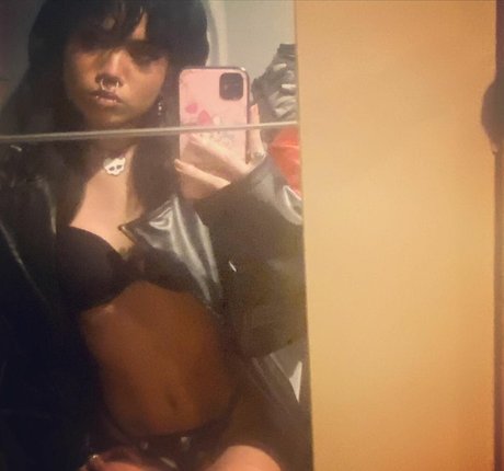 Saintsgoth star erotic photo