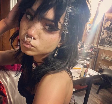 Saintsgoth model beautiful pics