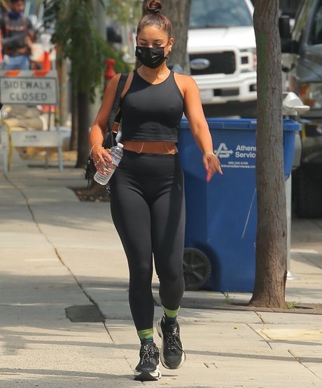 busty solo onlyfans top image