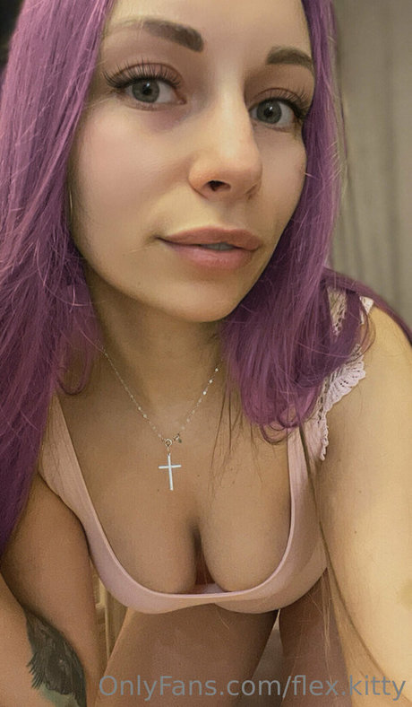 Flex Kitty model sexy pic