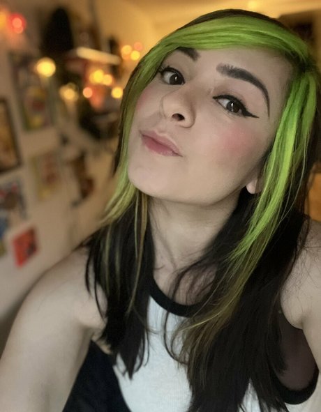 Yellowspoongirl star hot galleries