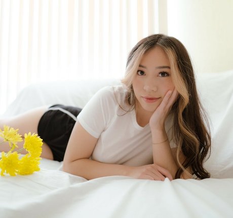 viavmber model beautiful pics