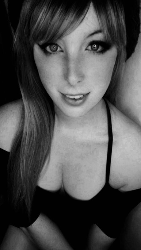 Merry Cherry Bomb pornstar erotic pic