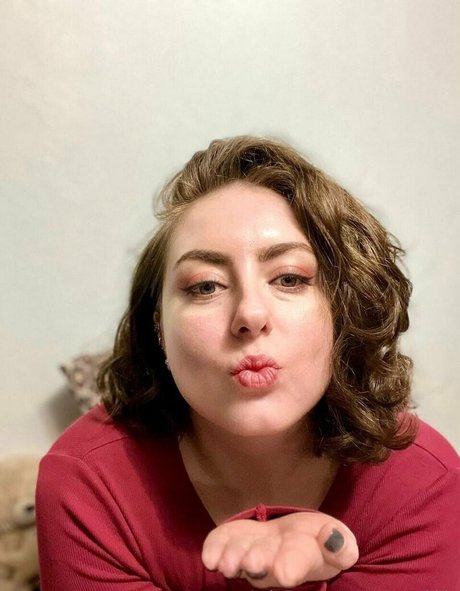 Sweet Buns naked pornstar image