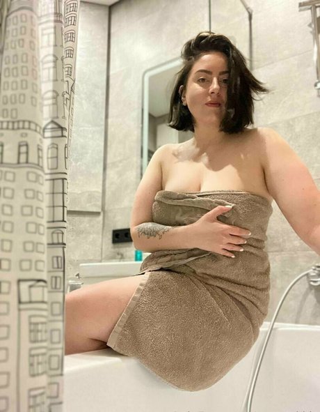 Sweet Buns pornstar adult images