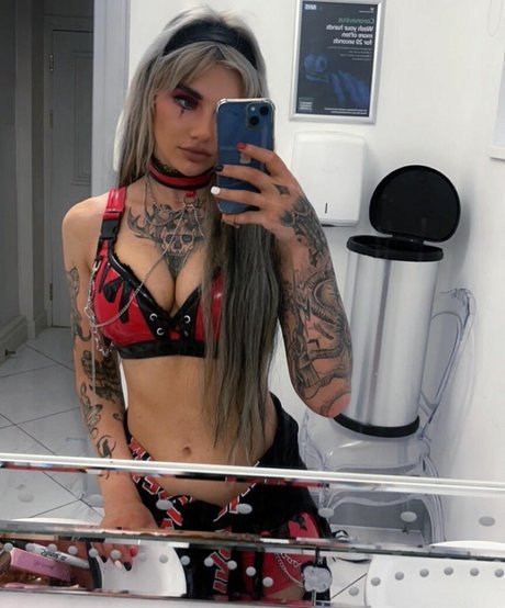 Hannah Taylor hot star pictures