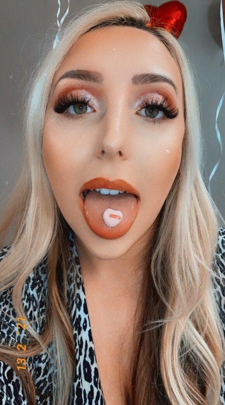 yourfavehippie art actress archive