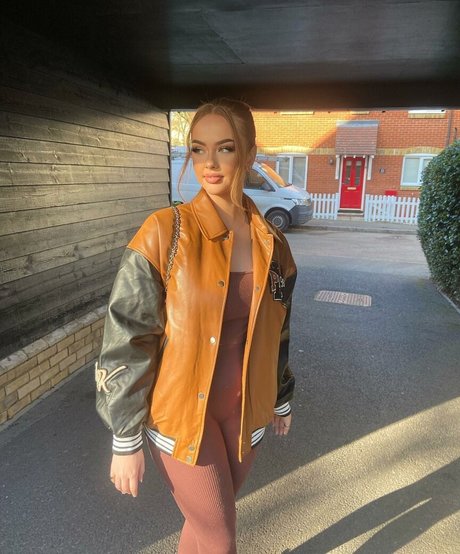 Neave Dare pretty model images