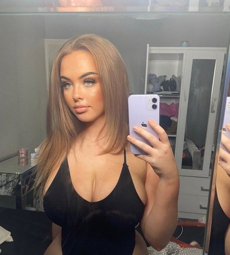 Neave Dare model top gallery